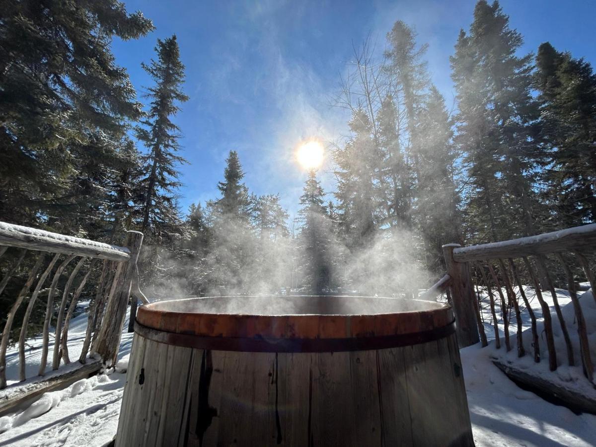 Husky - Chalets De Moh - Jacuzzi La Malbaie Ngoại thất bức ảnh